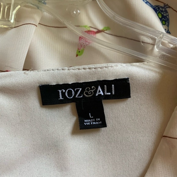 Cream colored Blouse with birds - Picture 6 of 9